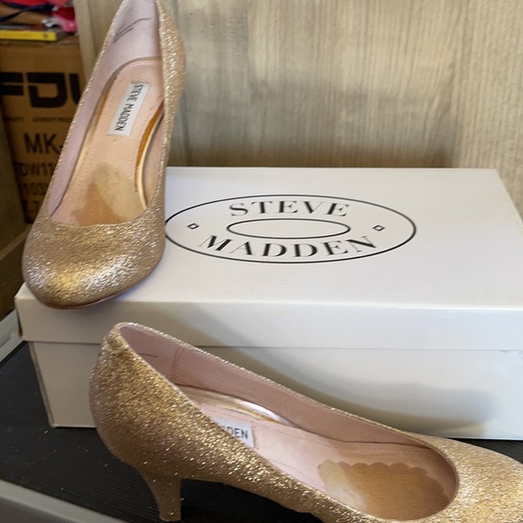 Gold Glitter Steve Madden Heels - Picture 5 of 7
